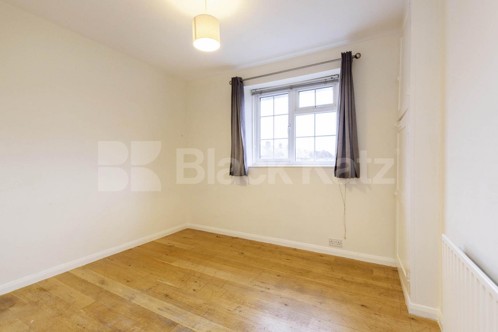 			3 Bedroom, 1 bath, 1 reception House			 Wormholt Road, Shepherds Bush